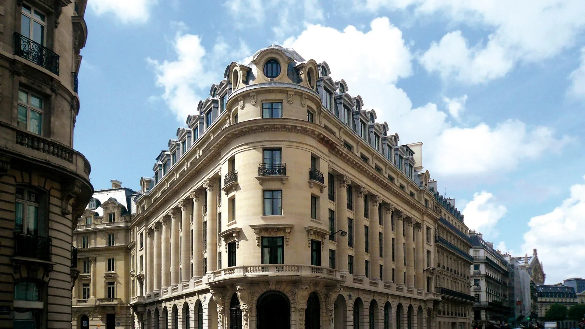 Banke Opera, Autograph Collection Paris
